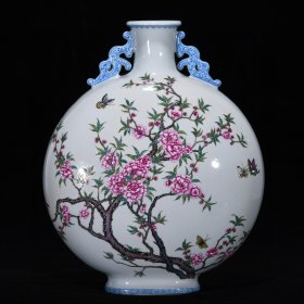 清乾隆粉彩花蝶纹扁瓶，高32厘米，直径26厘米.