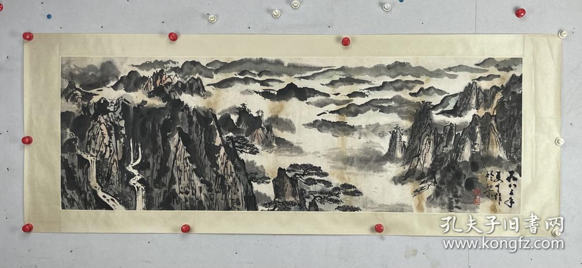 李国华  尺寸  138/47  镜片 
1923年9月生，广东南海人。擅长中国画。1936年考入广州市立美术学校中国画系，受教于黎雄才、叶永青、苏卧农、黄少强等岭南诸家，同时在李凤公主办的丽泽国画院学习传统技法。1982年2月调入广东画院任专业画家，1988年6月被评为二级美术师，1992年退休。现为中国美协会员、广东省美协会员.