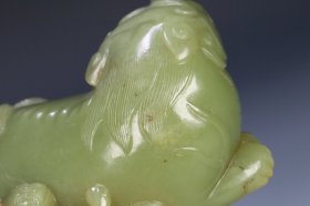 清代 和田黄玉子母瑞兽摆件，尺寸10.5*8.8*6厘米，重598克