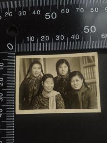 约六十年代四大辫子美女合影照片一张，Z201