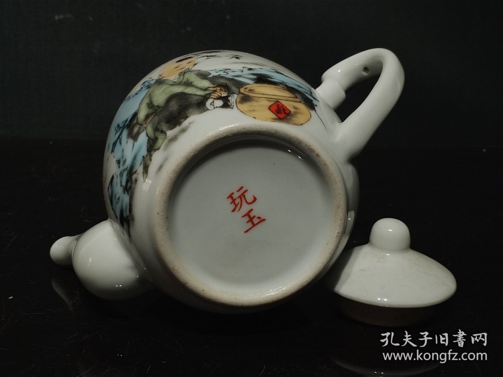 民国时期粉彩人物茶壶，器型漂亮，画工精湛，磨损自然，保存完整，品相如图！