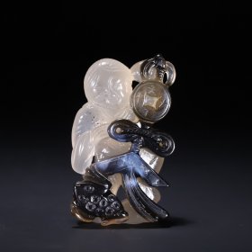 清代 乾隆 苏工 俏色玛瑙雕刘海戏金蟾把件 尺寸：5.3*3*1.2cm，重28.1克