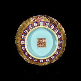 清乾隆金地浮雕珐琅彩喜鹊登梅纹罐，13×12，