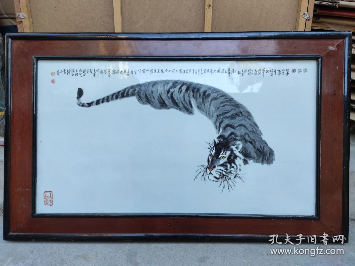 王安维，国家级高级工艺美术师。中国工艺美术大师王隆夫之子。1964年3月出生于景德镇陶瓷世家。毕业于陶瓷学院美术系。现任艺术瓷厂美术研究所所长。2001年被评为：江西十大杰出青年。并当选市人大代表。系中国美术家协会、中国书法家协会江西分会会员。中国工艺美术学会会员。历任市八、九届政协委员，市美术家协会常务理事。