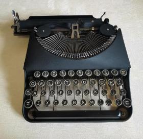美国老式机械英文打字机