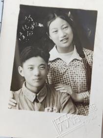 中国人民志愿军燕怀亮向明志1955年订婚纪念照片(志愿军张全乐相册，协理员，相当于正营到正团级)