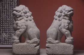 明代工，看家护院～青石【迎门狮】，不议价 尺寸：高98厘米底座宽35厘米 长52厘米