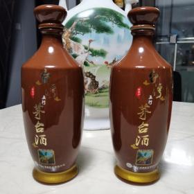 正宗台湾酒瓶：阿里山五行茅台酒一对，品相总体不错，适合摆件，具体请看图。