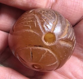 宋辽时期仙鹤纹古玛瑙圆珠（直径3cm）
