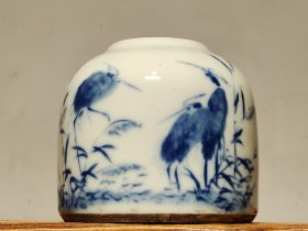 民国青花水盂，全品，景德镇瓷。 尺寸：高8.5厘米 口径3.5厘米