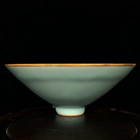 宋龙泉窑粉青釉包口斗笠碗，高6直径16cm
