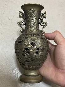 早期铜镂空花瓶