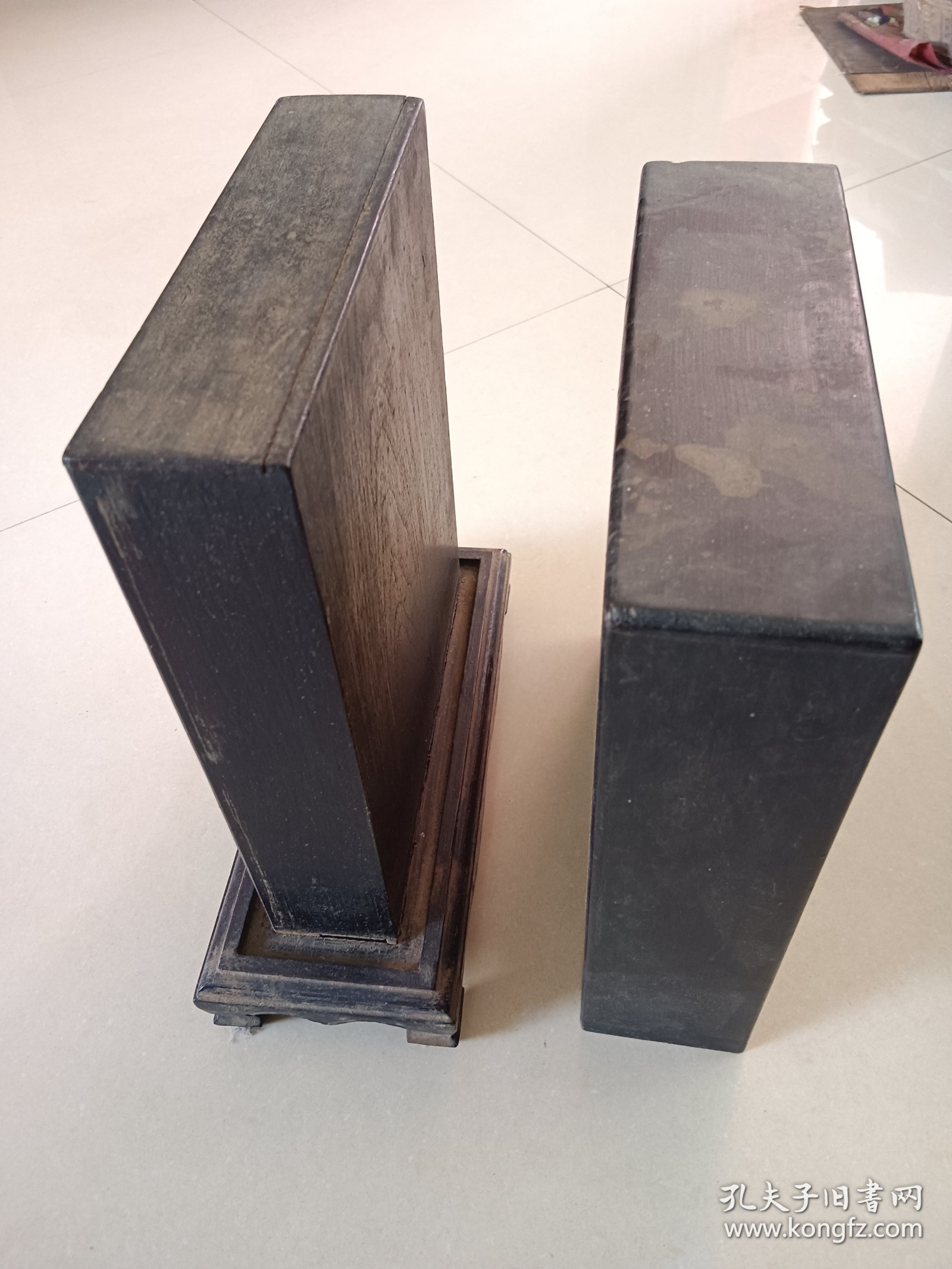 老佛龛 老供匣 外盒前后面有干裂 图六外盒一角有小磕残 图八底干裂纹 总高33 宽11.5/7.5 长28/23.5