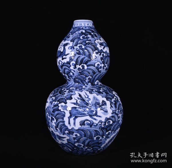 大明宣德年制青花海水纹葫芦瓶，高46×28厘米