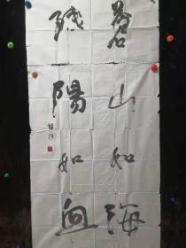    著名画家，中美协理事，书法家韩羽行书四言联。尺寸68/136CM。韩 羽 (1931.2—) 山东聊城人。 擅长漫画、中国画。 历任《邯郸农民报》、河北省美术工作室、《河北画报》、河北工艺美术学校编辑、教师，河北美术出版社总编辑，河北画院专业画家，一级美术师。中国美协河北分会名誉主席。中国美术家协会理事。