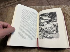 《巨人传》The Histories of Gargantua and Pantagruel拉伯雷Rabelais创作，帕普Papé插图 。作品以巨人高康大和庞大固埃父子的传奇经历为主线，描绘了他们在求学、战争、探险等过程中的奇妙故事。书中展现了丰富的想象力，文风幽默诙谐，在嬉笑怒骂间批判了中世纪的经院哲学等，同时倡导人文主义的思想，赞颂人性与知识，是文艺复兴时期的文学瑰宝。