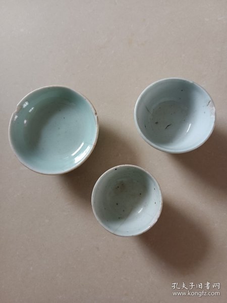 清末豆青碟 杯都有磕碰一起价格