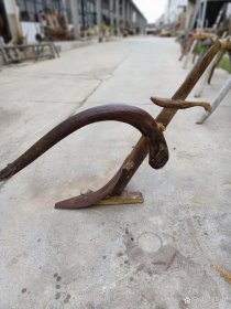 老家还保留着大包干种地时用的犁具盘耙等民俗物品，可用于民俗博物馆收藏展览