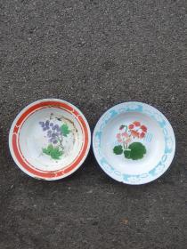 两个搪瓷花卉老盘子