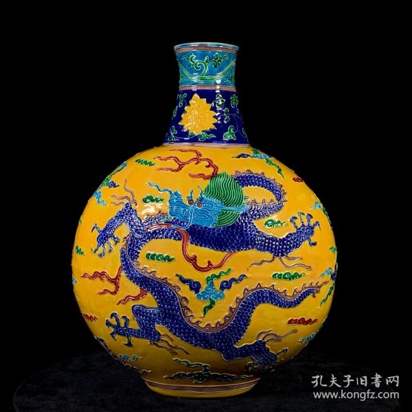 明永乐珐华彩龙纹扁瓶， 高28厘米，最大直径22厘米