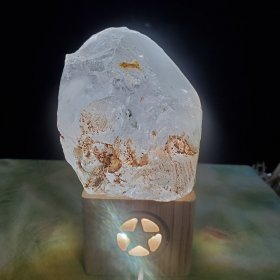 藏区山南水晶原石 净重680克 送底座氛围灯