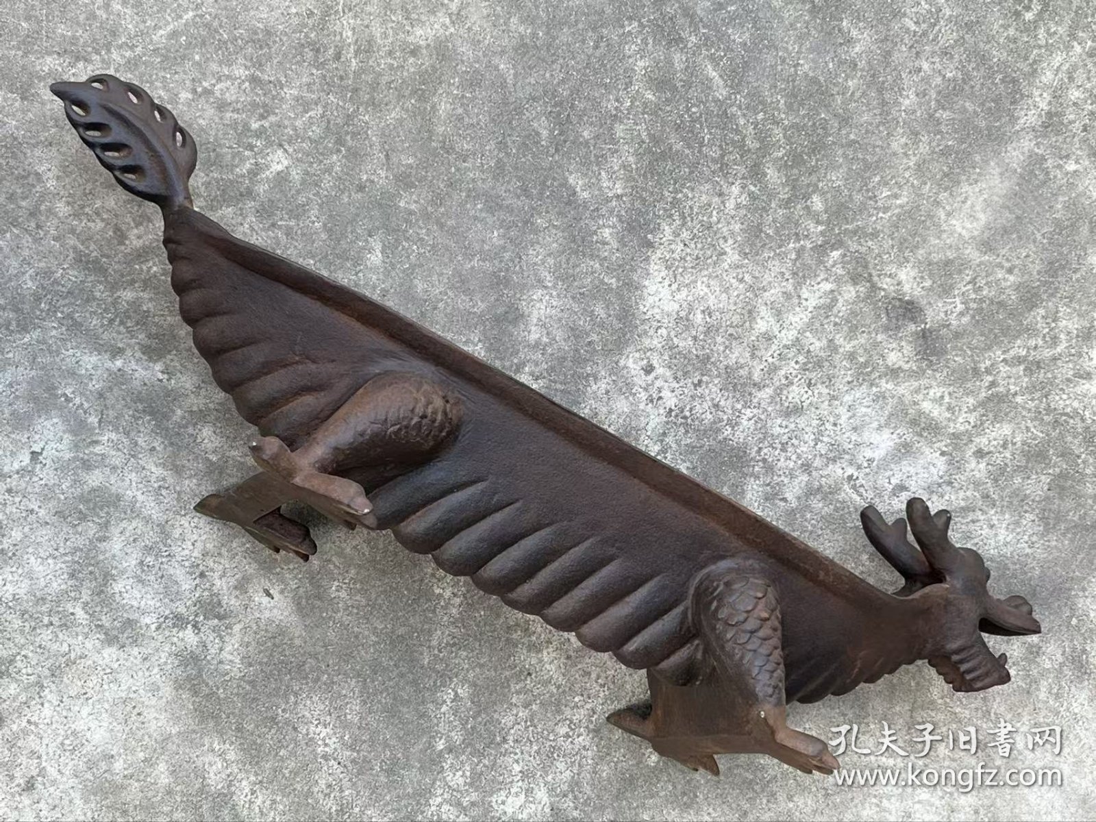 旧藏 铸铁【中醫 龍形藥碾】，个体硕大、腹侧部“大清乾隆三年造”字样，尺寸重量如图！