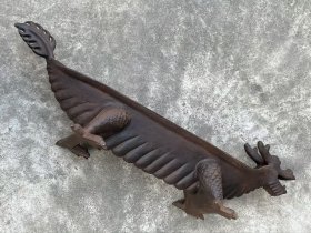 旧藏 铸铁【中醫 龍形藥碾】，个体硕大、腹侧部“大清乾隆三年造”字样，尺寸重量如图！