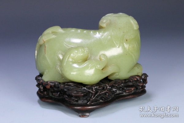 清代 和田黄玉子母瑞兽摆件，尺寸10.5*8.8*6厘米，重598克