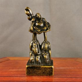 旧藏：铜制雕弥勒佛老印章一枚，保存完整，做工精美细致考研必究，造型独特优美包浆浓厚十足，皮壳一流完美老道，原物实拍。