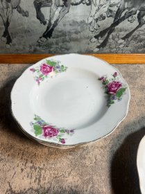 70年代，景德镇灯笼款花卉23厘米折腰折腰盘子4只合售y