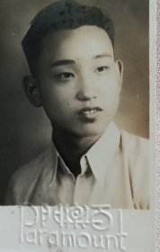 民国帅哥照片4枚，大小尺寸不一，小的尺寸，长6cm，宽4cm，大的尺寸，长8.5cm，宽6cm。