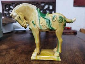 陶三彩马，洛阳美术陶艺厂制，几十年的东西，品相完好，看好下单，80元。