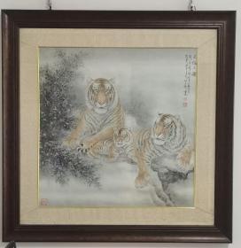 当代画虎名家秦学研工笔作品《天伦之乐》