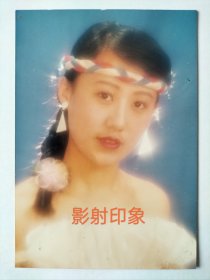 八十年代漂亮的女子戴舞蹈发带照片