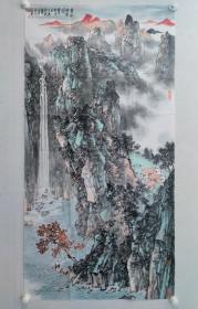 保真书画，祁景新四尺整纸国画《云谷清音图》一幅，尺寸：137*69，软片。祁景新,字木雨,号山书道人。 中国美术家协会会员。生于河南周口,毕业于河南大学美术学院,师承著名山水画家李小可先生。现为中国美术家协会会员,河南省美术家协会会员,李小可工作室画家,中华清风书画协会副主席。中原诗书画院副院长。