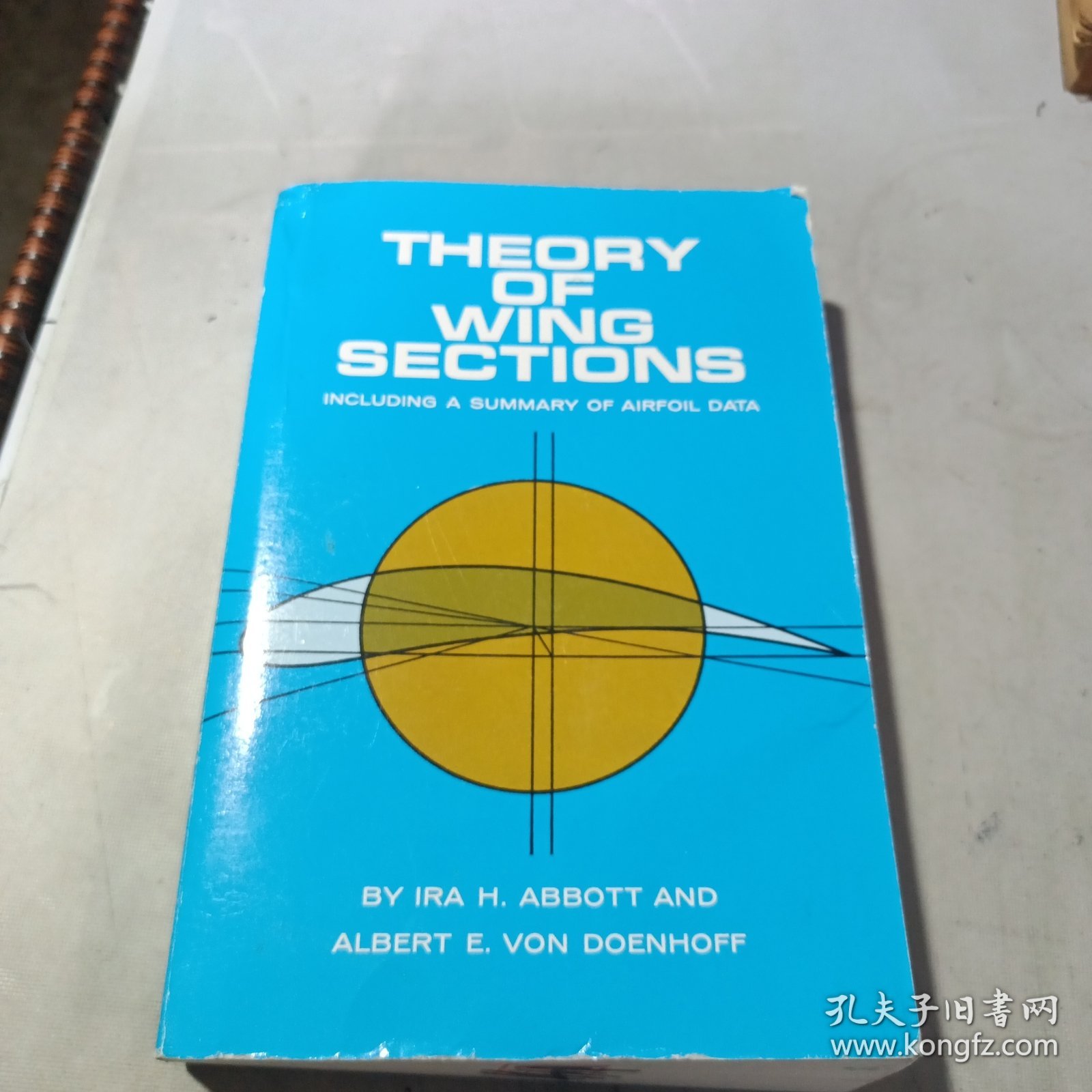 Theory of Wing Sections：Including a Summary of Airfoil Data (Dover Books on Physics)