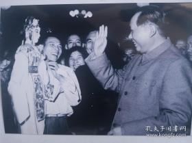 毛泽东和演员群众木偶剧团 照片