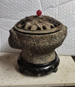 青麻石香薰炉，石质青麻，做工尚可！尺寸是长17厘米，宽13厘米，高16厘米，完整实用！喜欢的朋友可以直接拍下！