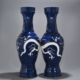 元祭蓝釉刻白龙纹象耳瓶 64*20厘米