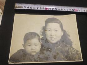 1950年  母亲和孩子  20－14厘米