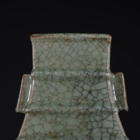 旧藏宋代官窑冰裂纹贯耳瓶