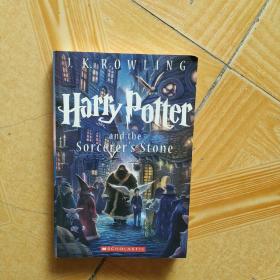 Harry Potter and the Sorcerer's Stone (Harry Potter Series, Book 1)