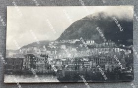 【香港旧影】1930年代早期 远望香港西营盘之全景 原版老照片一枚（仰望太平山山顶可见云雾缭绕的卢吉道。西营盘位于香港岛的西部，是香港最早期发展的地区之一。）