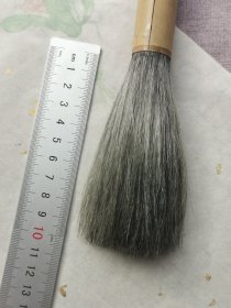 日本回流80年代出口的细光峰羊毫，长峰特选二羊毫“梅”。出锋10厘米，而且羊毫等级高。笔峰良好，只是笔杆有裂。