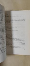 智取威虎山        完整一册：（样板戏剧本，1971年初版，英文版，18开本，软精装本，书衣96品内页98-10品）7