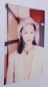 中国香港影视女演员、《大话西游》女主角朱茵早期拍摄《极美时尚照》（MITSUBISHI相纸冲洗12.7*8.1cm）剪边彩照2张