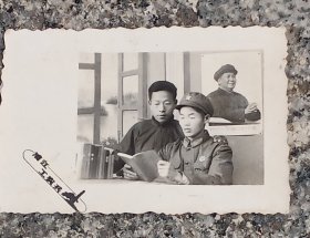 工农兵读书照一张。