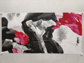 著名水墨重彩大写意画家，武星宽国画136*68cm，软片。武星宽，蒙古名：乌兰扎布，1952年出生于内蒙古巴彦淖尔盟，蒙古族。现为武汉理工大学首席教授，武汉理工大学艺术与设计学院责任教授，博士生导师，学术委员会主席。兼任中央文史馆书画院研究员，中国美术家协会会员，湖北省人民政府文史馆员，湖北省突出贡献专家，武汉市人民政府顾问，内蒙古水墨重彩画研究院院长。（保真书画）。