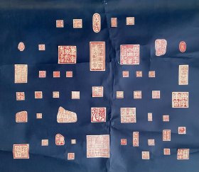 保真！已故漫画大家 黄苗子毛笔题 《王建中印拓片》（王建中为萧军女婿，里面多为作家所刻印的原印蜕，有郑愁予，萧军，前甘肃省文联副主席方未艾，作家聂华苓和其丈夫、诗人保罗·安格尔，中国作协第七届副主席陈建功等等等。）