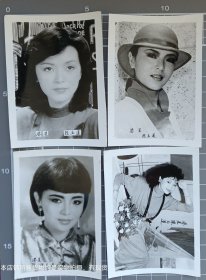 香港演员 明星 影星 陈玉莲11张黑白 3寸照片 现货 实物拍照，要了可以直接下单。 抽屉21-2-016 外文名:Idy Chan 别名:莲妹 代表作品 天龙八部、神雕侠侣、射雕英雄传、玉梨魂 主要成就 第一届CCTV青年歌手电视大奖赛业余组特别奖